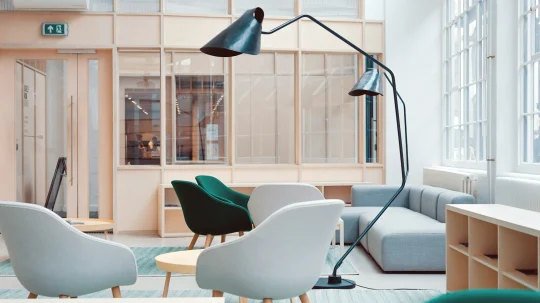 Facebook Ads Agency vs In-House Team: Which Fits?